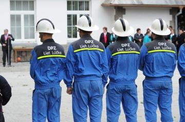 Slávnostné odovzdávanie hasičského vozidla 25.10.2011 Slávnostné odovzdávanie hasičského vozidla 25.10.2011
