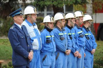Slávnostné odovzdávanie hasičského vozidla 25.10.2011 Slávnostné odovzdávanie hasičského vozidla 25.10.2011
