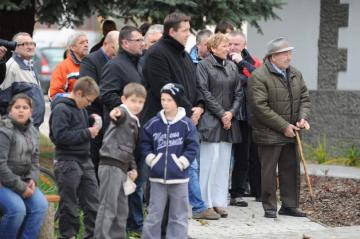 Slávnostné odovzdávanie hasičského vozidla 25.10.2011 Slávnostné odovzdávanie hasičského vozidla 25.10.2011