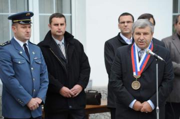 Slávnostné odovzdávanie hasičského vozidla 25.10.2011 Slávnostné odovzdávanie hasičského vozidla 25.10.2011