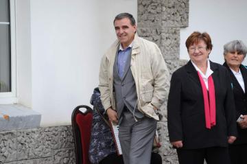 Slávnostné odovzdávanie hasičského vozidla 25.10.2011 Slávnostné odovzdávanie hasičského vozidla 25.10.2011