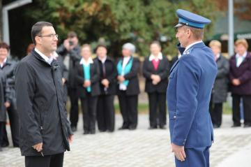 Slávnostné odovzdávanie hasičského vozidla 25.10.2011 Slávnostné odovzdávanie hasičského vozidla 25.10.2011