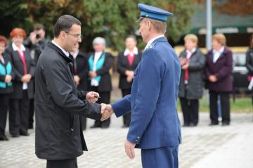 Slávnostné odovzdávanie hasičského vozidla 25.10.2011 Slávnostné odovzdávanie hasičského vozidla 25.10.2011