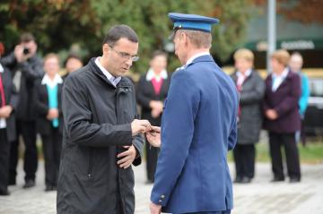 Slávnostné odovzdávanie hasičského vozidla 25.10.2011 Slávnostné odovzdávanie hasičského vozidla 25.10.2011