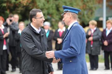Slávnostné odovzdávanie hasičského vozidla 25.10.2011 Slávnostné odovzdávanie hasičského vozidla 25.10.2011