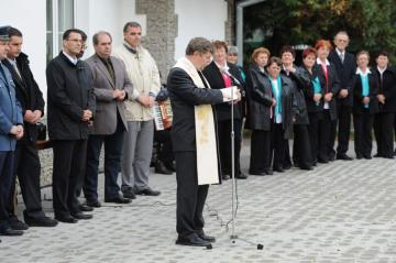 Slávnostné odovzdávanie hasičského vozidla 25.10.2011 Slávnostné odovzdávanie hasičského vozidla 25.10.2011