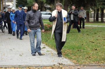 Slávnostné odovzdávanie hasičského vozidla 25.10.2011 Slávnostné odovzdávanie hasičského vozidla 25.10.2011