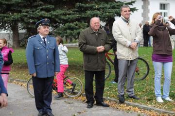Slávnostné odovzdávanie hasičského vozidla 25.10.2011 Slávnostné odovzdávanie hasičského vozidla 25.10.2011