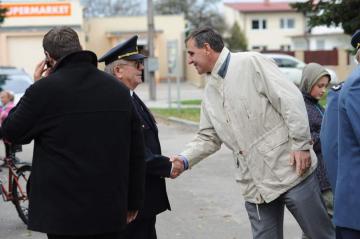 Slávnostné odovzdávanie hasičského vozidla 25.10.2011 Slávnostné odovzdávanie hasičského vozidla 25.10.2011
